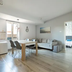 https://victus-apartamenty-apartament-molo-57.sopothotels.com